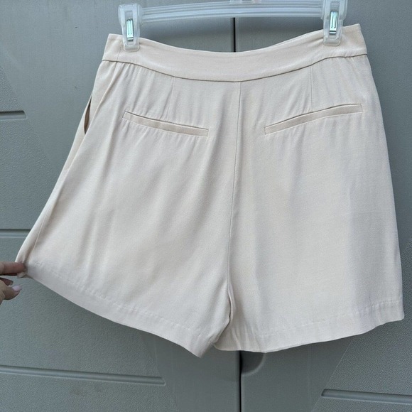 NWT $625 L’Agence rolled hem Pleated Front Dress shorts in petal sz 2 - Picture 5 of 7